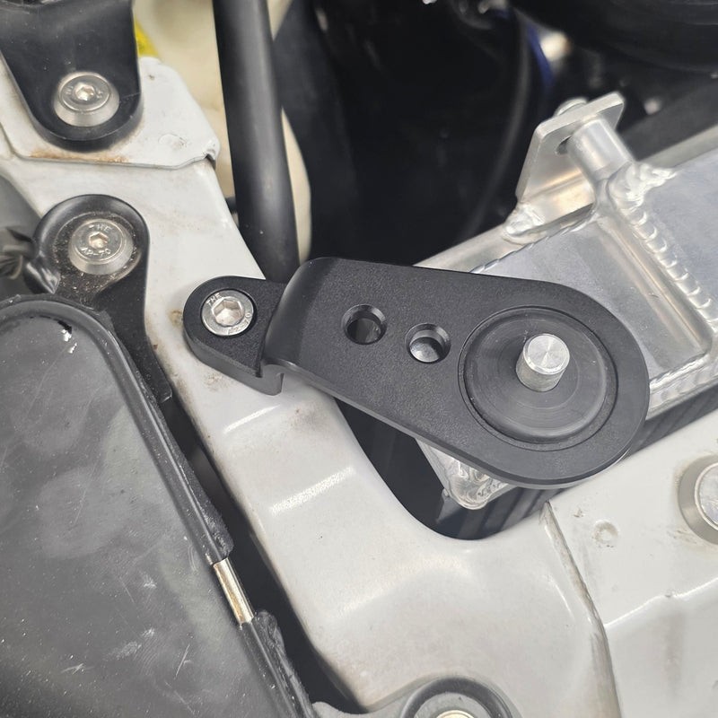 Load image into Gallery viewer, Mitsubishi 3000GT Top Radiator Mounts
